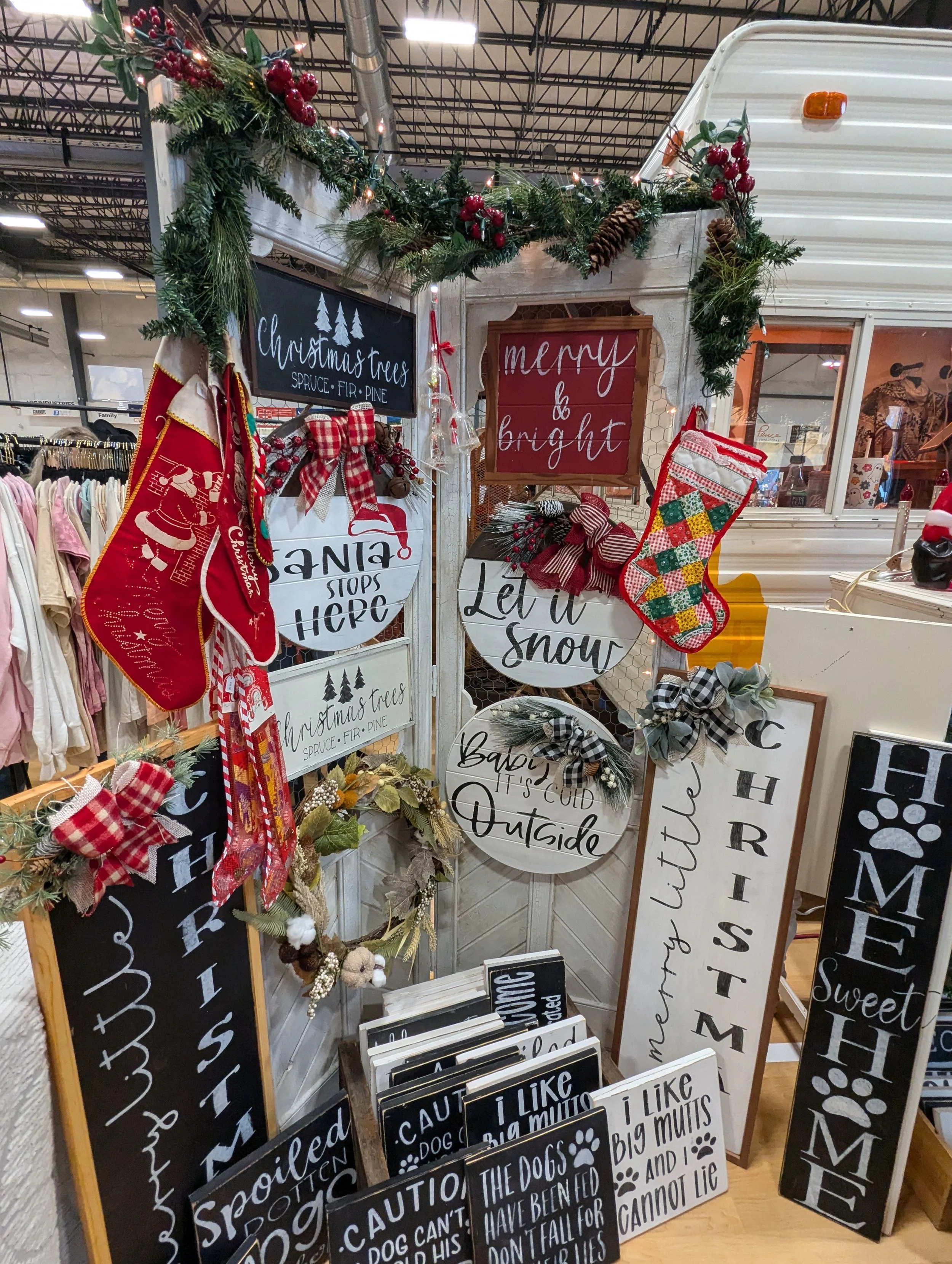 Barnstormer's Holiday Bazaar (3).jpg