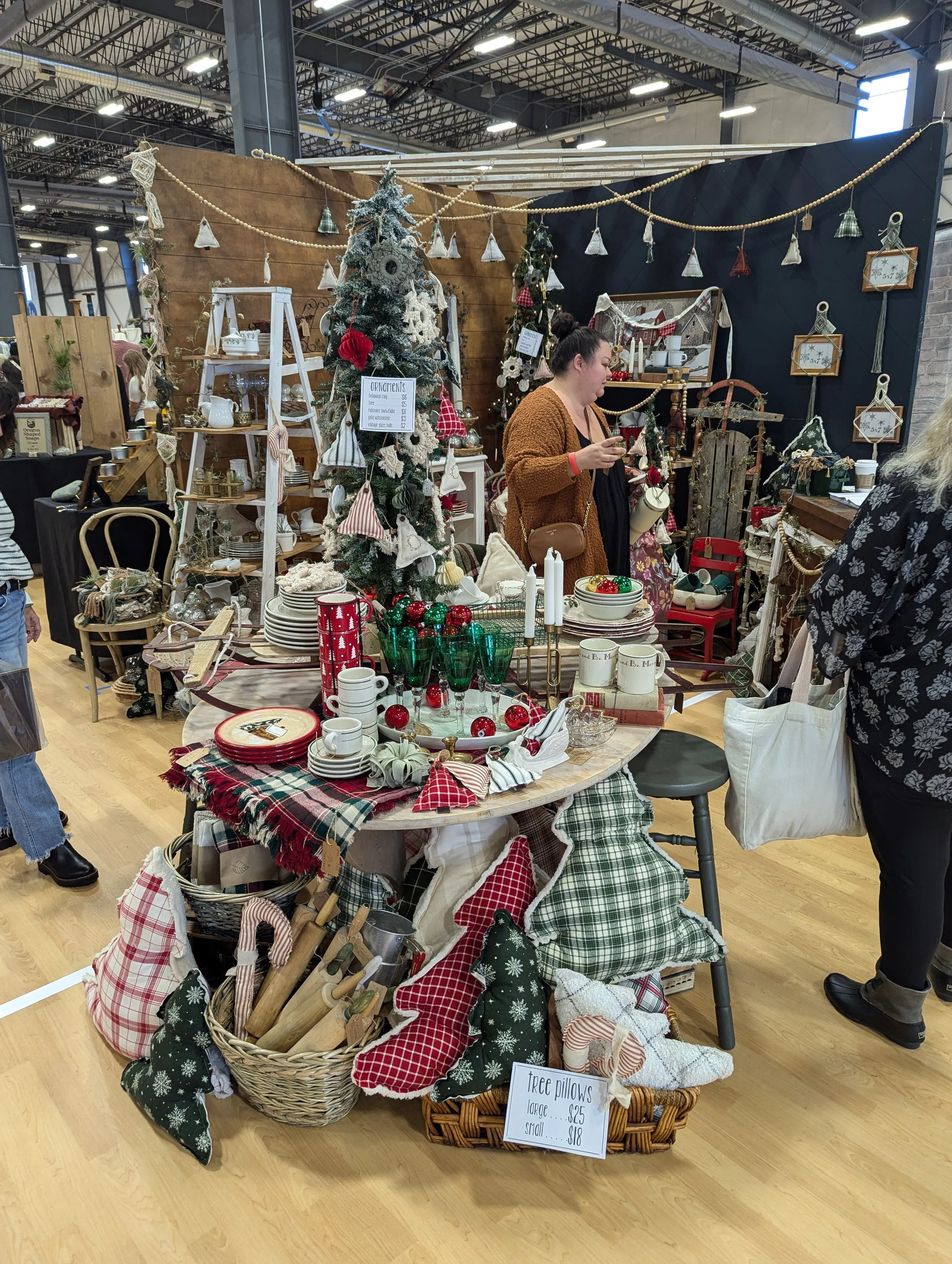 Barnstormer's Holiday Bazaar (6).jpg