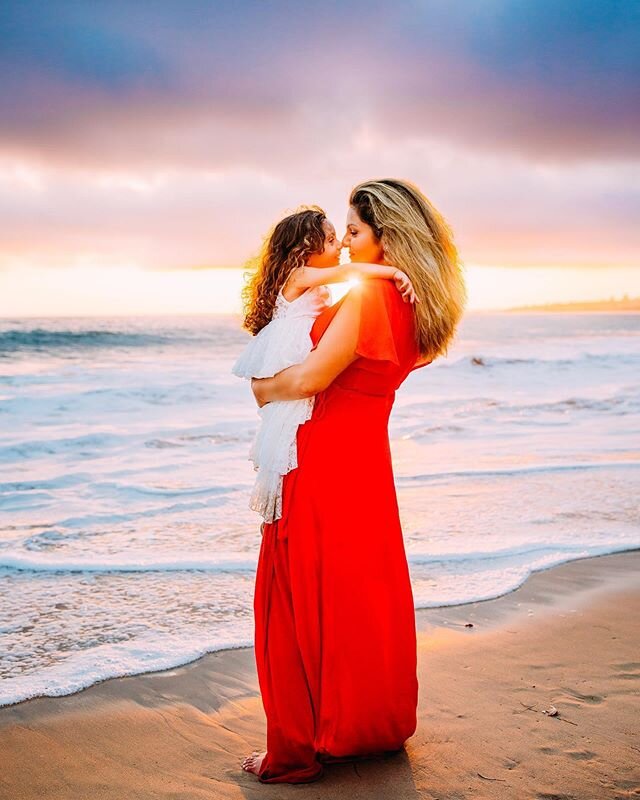 We had to first reschedule for the rains, and then the shut down. Three months later, I finally got these girls behind my camera. The beach 💯 decided to make up for the wait. ☀️