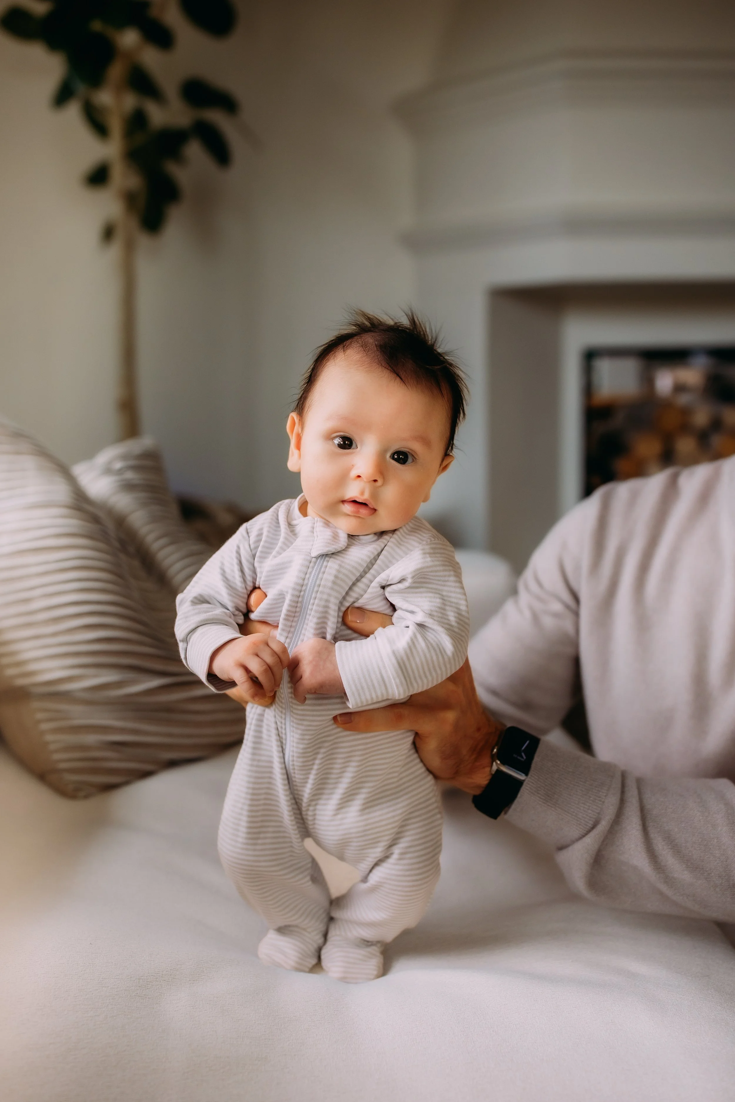 orange-county-in-home-newborn-mini-session-irvine-ca-lifestyle-newborn-photographer-6.jpg