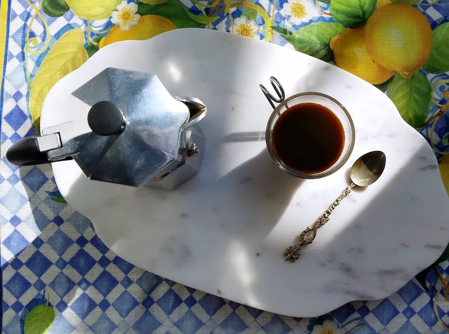 Buongiorno 🩵☀️☕
.
.
.
#morningmotivation #morning #morningtime #morningroutine #morningvibes #mokapot #moka #mokacaff&egrave; #lemons #espresso #italiancoffee #caffeitaliano #morningsunshine #motivation