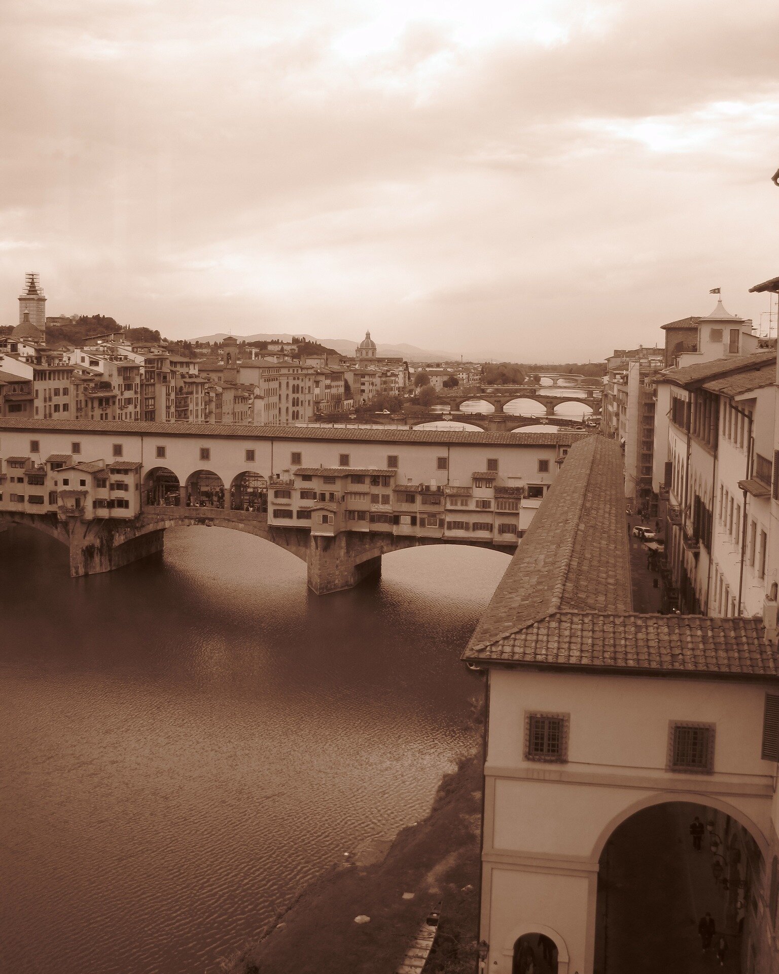 I came across this picture while looking back through my 2010 trip to Florence 🥰 I have no idea where I was or how I got this picture 😂haha!! Does anyone know where I was? 😁
.
.
.
.
#Florence #Florenceitaly #firenze #firenzeitalia #florenceviews #