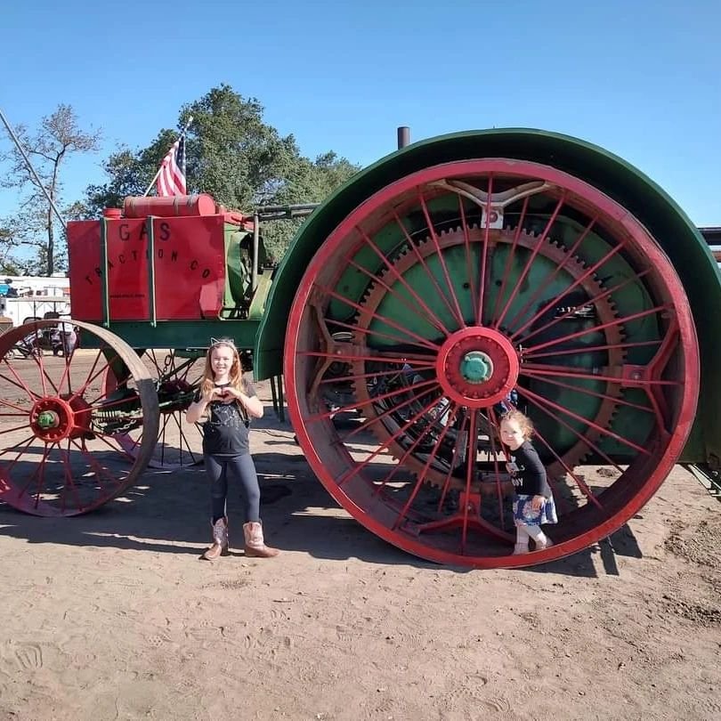 Memorial Day weekend 🥰 Every year we have taken the kids to this event with antique tractors, train rides, military vehicles and WWII plane flyovers. This weekend it was just daddy and the girls. One of the traditions we are going to miss here in Ca