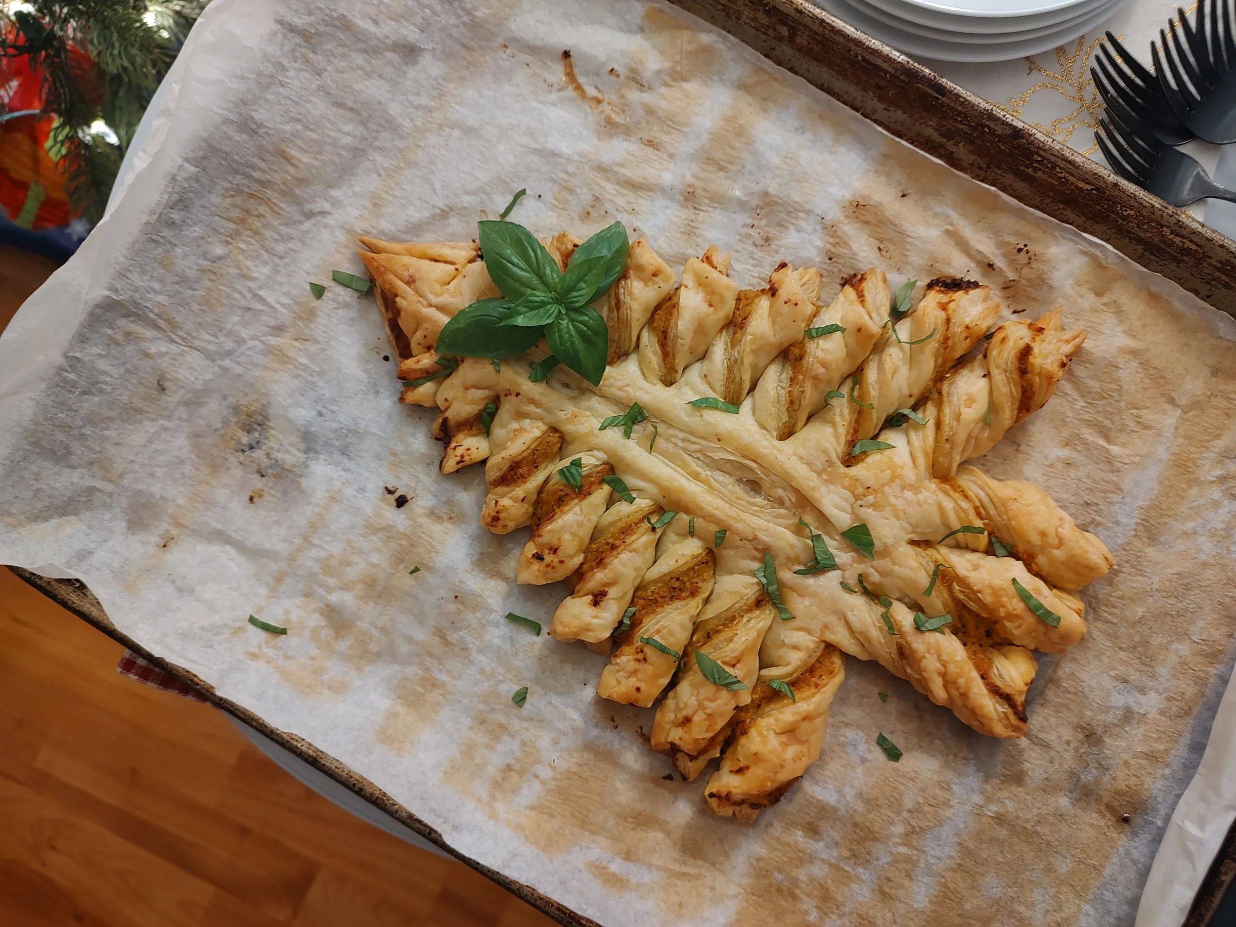 Puff Pastry Christmas Tree with Roasted Bell Pepper Pesto (or other pesto :)