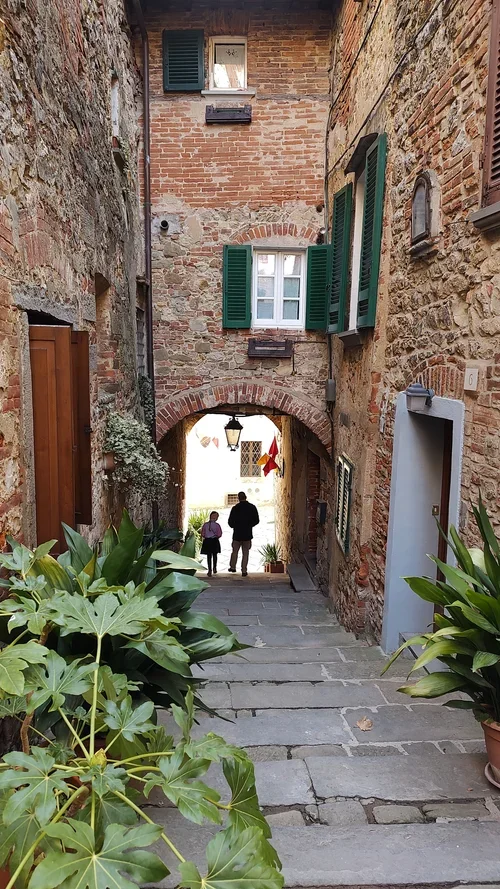 Must See Hill Towns of Tuscany - Lucignano - Photographed