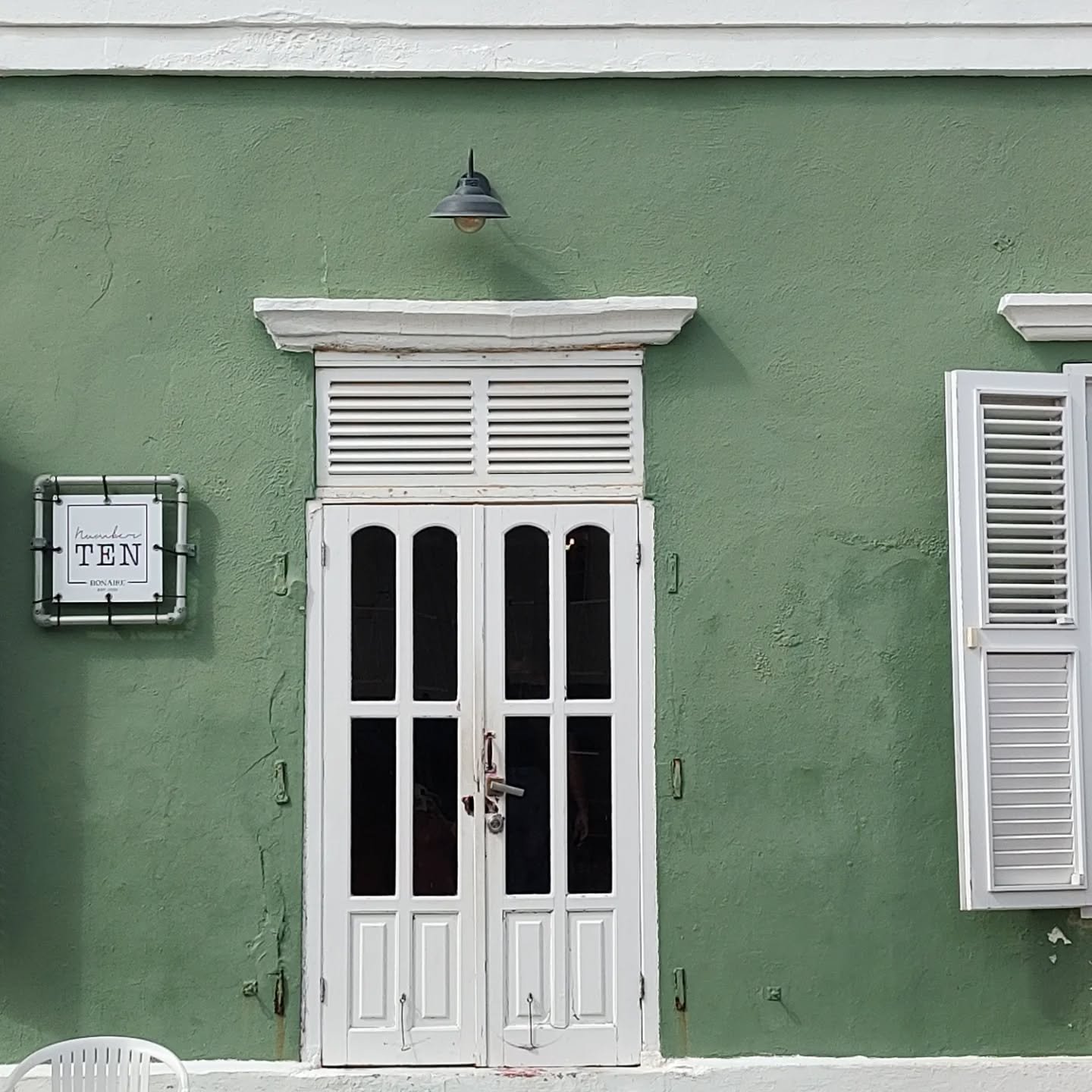 Bonaire - Caribbean 
Love love loved this little town. Beautiful colors... beautiful experience snorkeling. I would definitely come here again🩵
.
.
.
#bonaire #bonaireisland #bonaireisland🌴 #bonairephotography #bonairelife