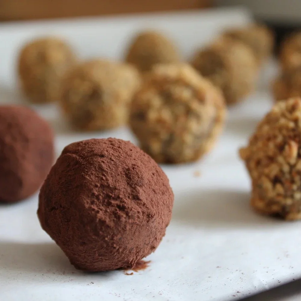 These have got to be one of my absolute favorite recipes...AND they are perfect for Valentine's Day 😍 Give them a try!!

Find the recipe by copying and pasting the link below or searching Life Lemons Italy Truffles 😉

https://www.lifelemonsitaly.co