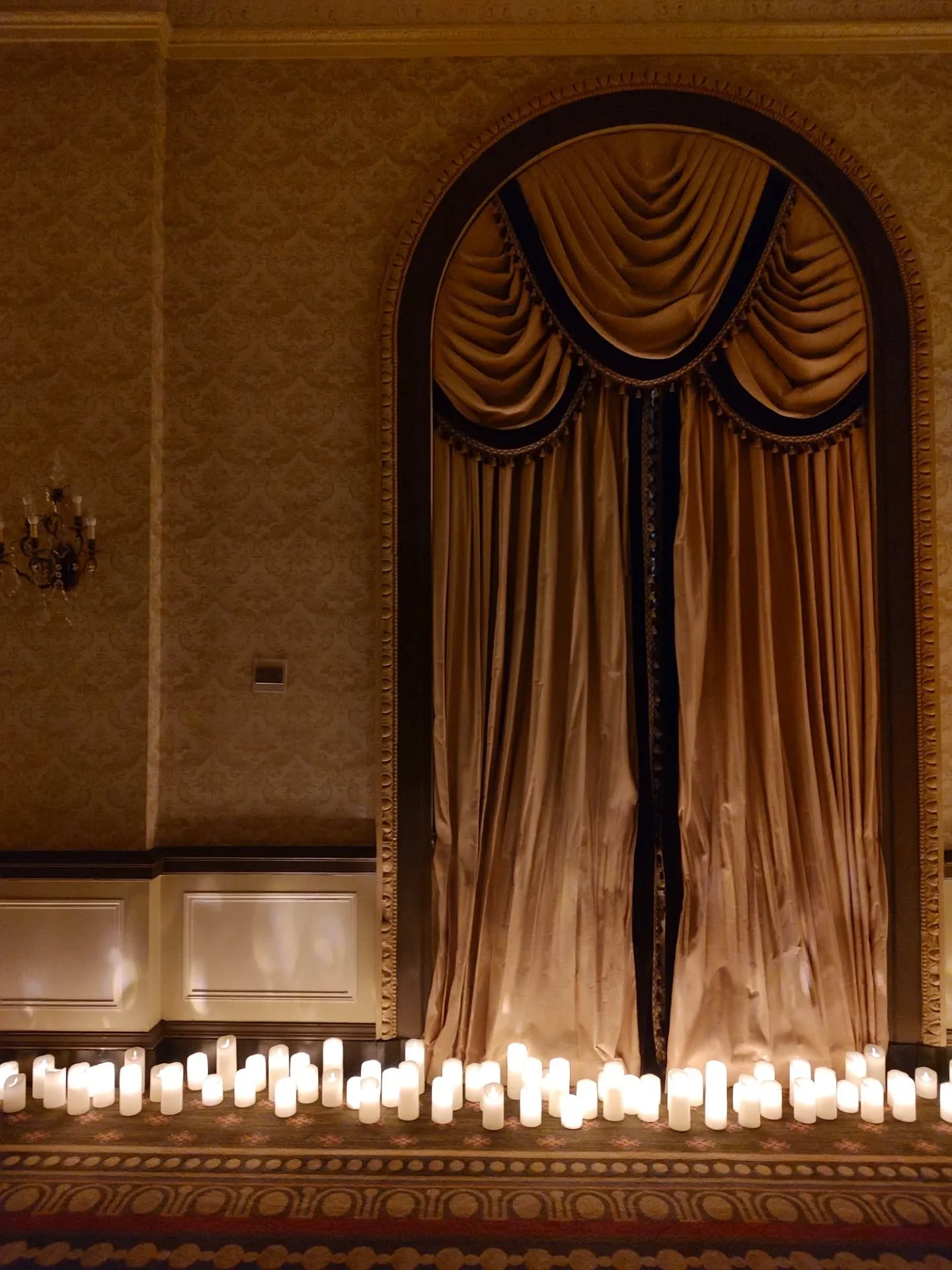 What a lovely Valentine's it was. A sunny dinner on a rooftop and music by candle light 😍 and of course my sweet husband by my side 🥰