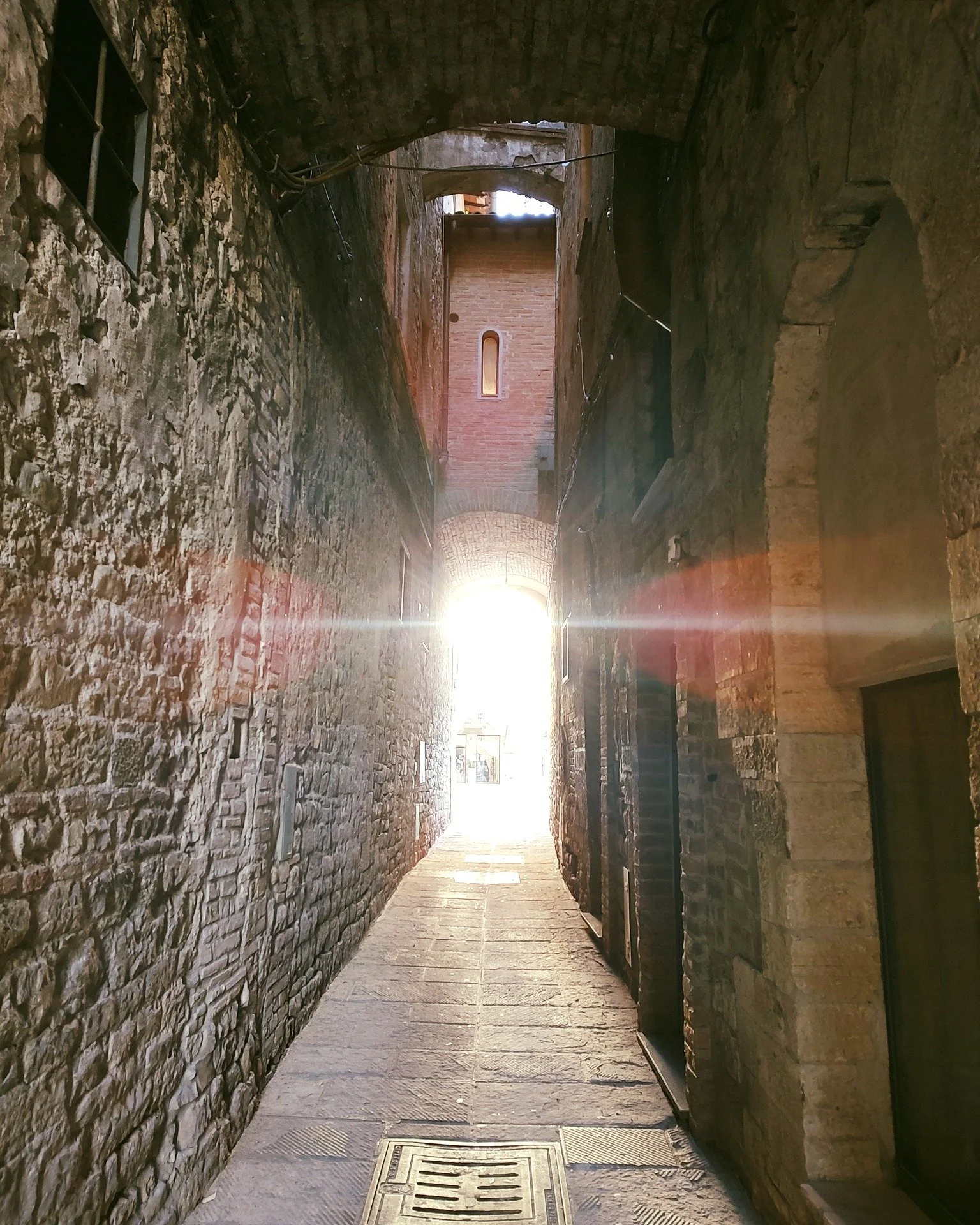 Dreaming tonight. Wishing I could see the light at the end of the tunnel...

#todi #todiumbria #umbria #townsinumbria #visitumbria #todiitaly #todiitali #todicitt&agrave;medievale