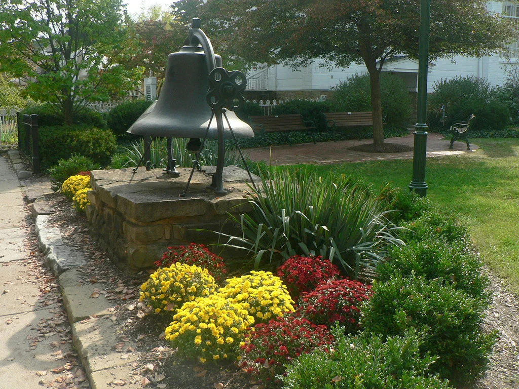 Opera House Park in the Fall (Photo by lapillus@flickr.com)