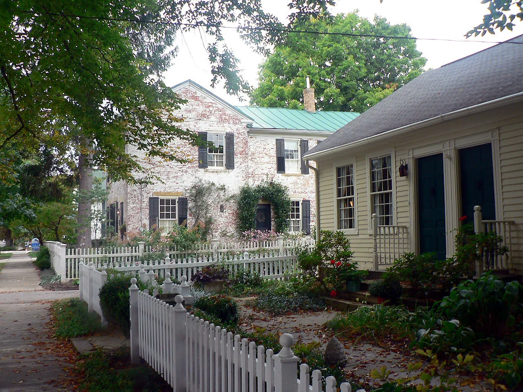 Houses on East Elm Street (Photo by lapillus@flickr.com)