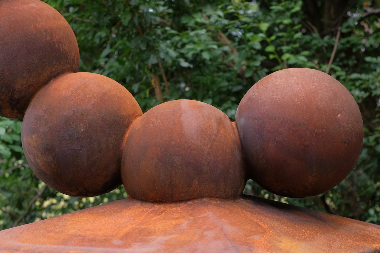   Day starts with morning  - (Detail)  Weathering steel  320 x 155 x 120 cm 