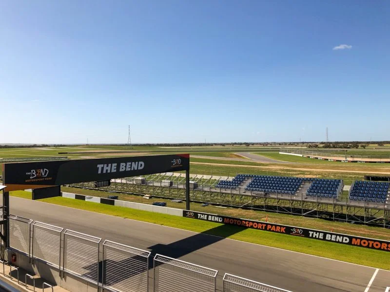 The-Bend-grandstand-800x600.jpg