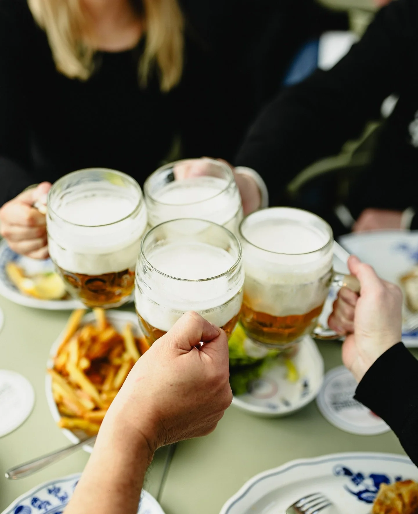 Schnitzel Week 2025 är över! 
Tusen tack alla fantastiska gäster och restauranger som deltagit! Jisses vad det har bankats schnitzlar, hällts Pilsner Urquell och stämplats Schnitzelpass. 
Vi längtar redan till näs