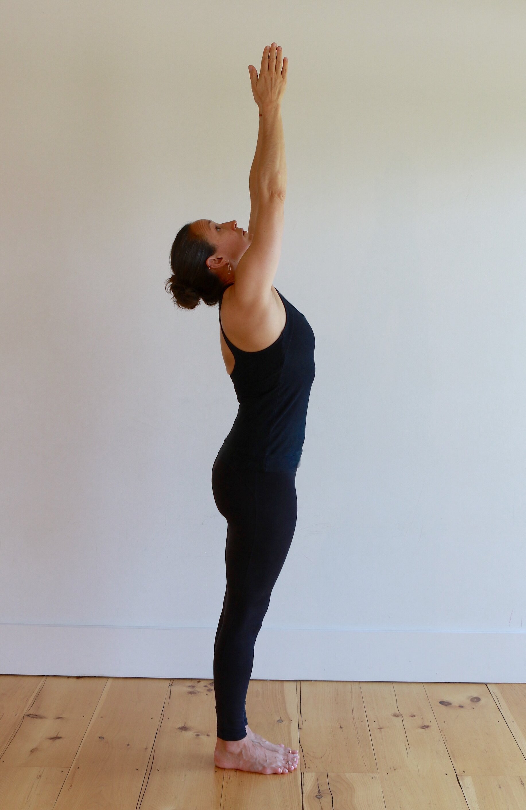 Sun Salutation with a guide to the breath - Ekhart Yoga