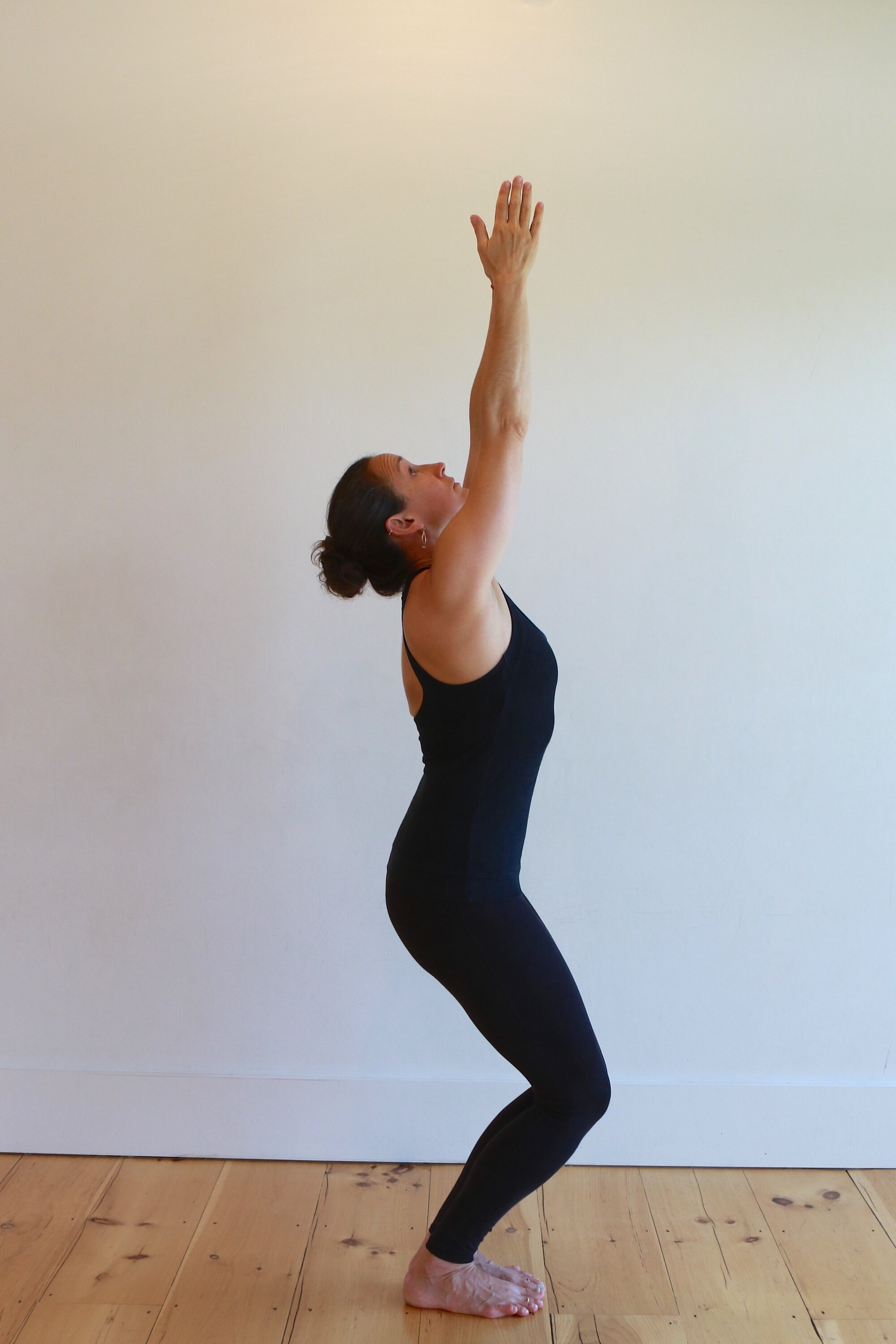 Discover 134+ standing swan pose yoga latest - xkldase.edu.vn