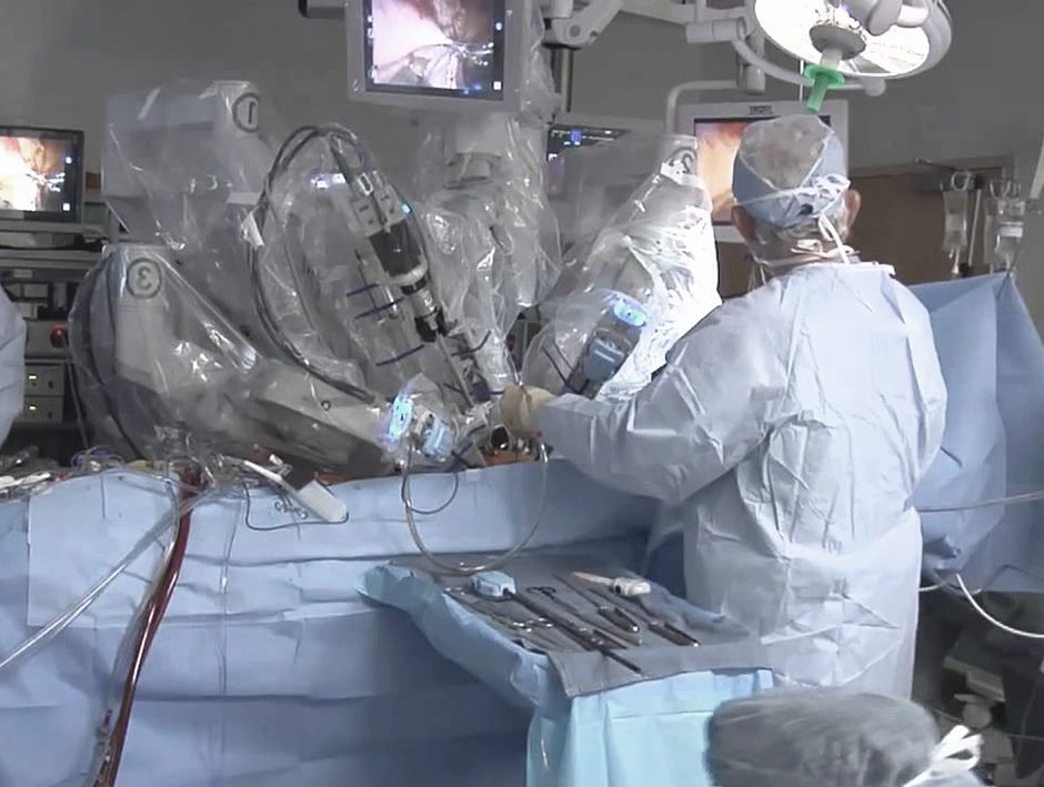 Простатэктомия роботом. Робот хирург да Винчи. Робот ассистированная операция да Винчи. Простатэктомия роботом «да Винчи». Робот да Винчи операция на простате.