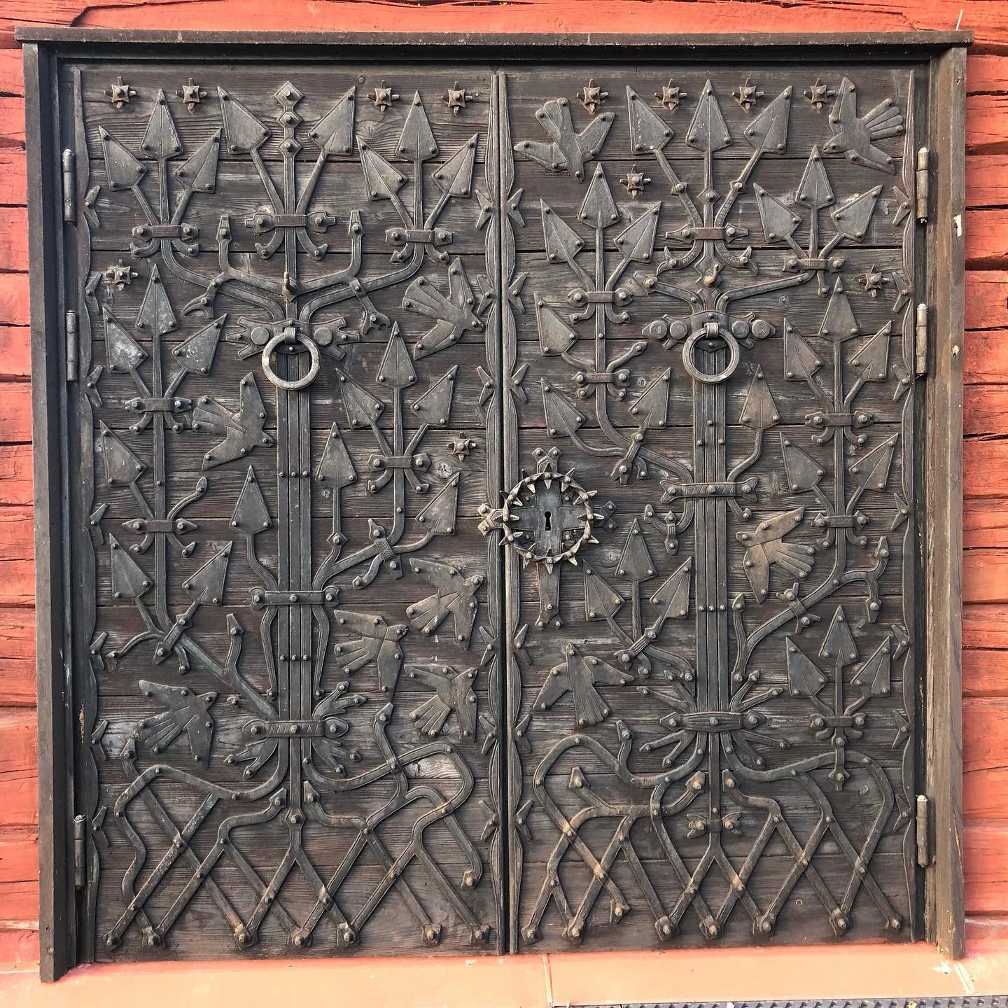 Uthusd&ouml;rr vid Tors&aring;ngs kyrka