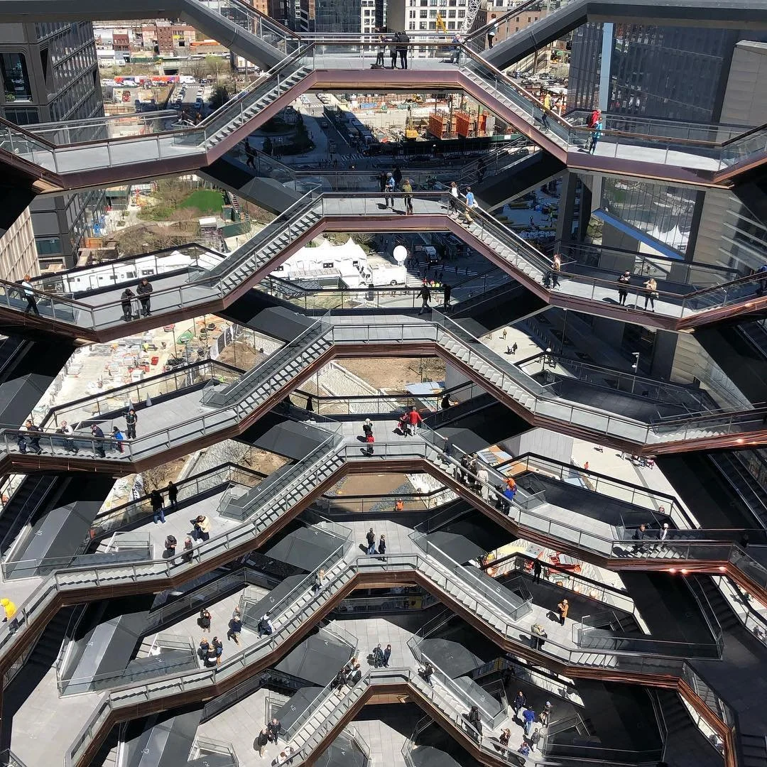 M&aring;nga fina trappor i Heatherwick Studios &rdquo;Vessel&rdquo;.