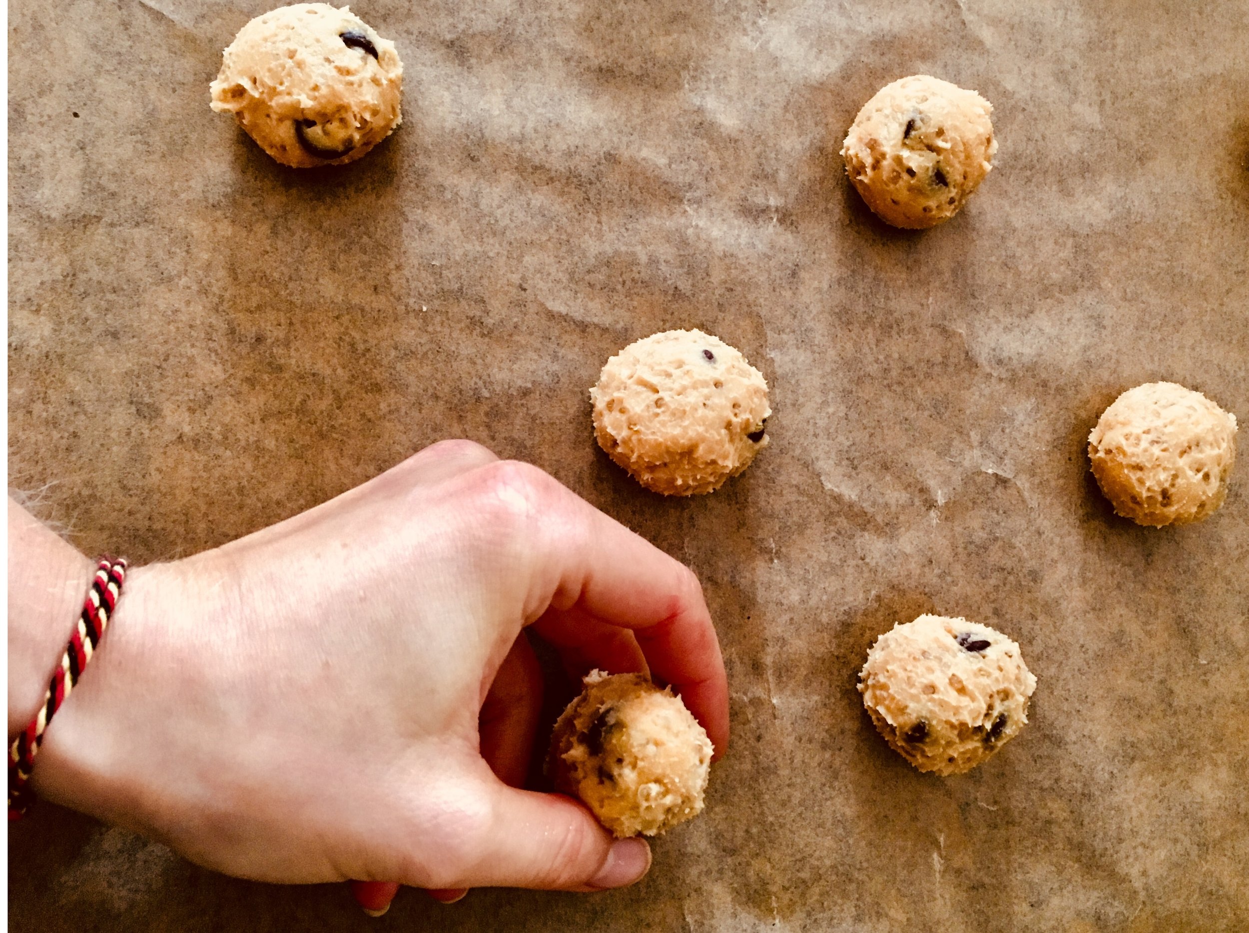  7. Make pasta balls and place them on a baking sheet with a baking sheet.  8. Bake for 15 minutes. 