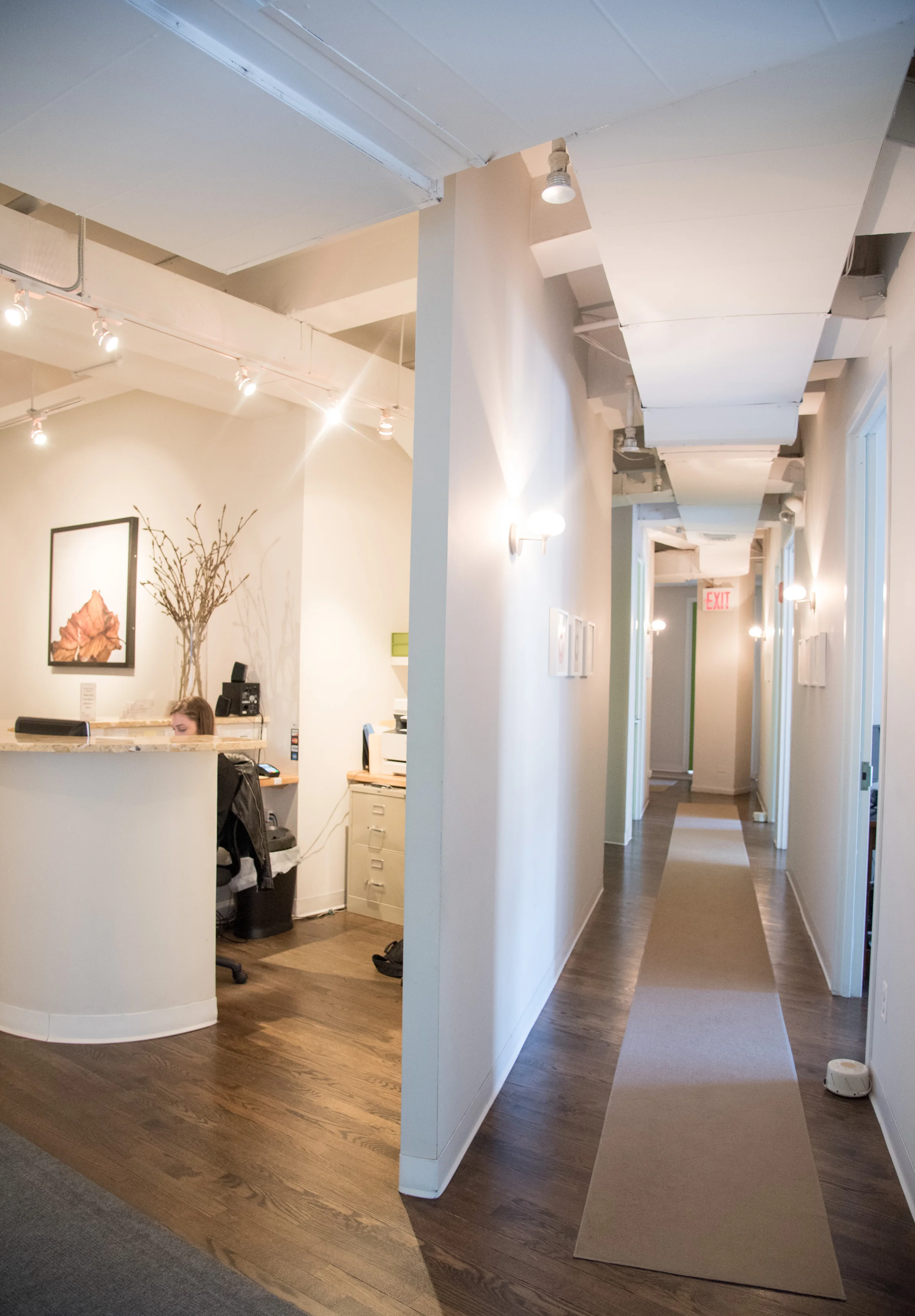 2046933_1_hallway_view.jpg