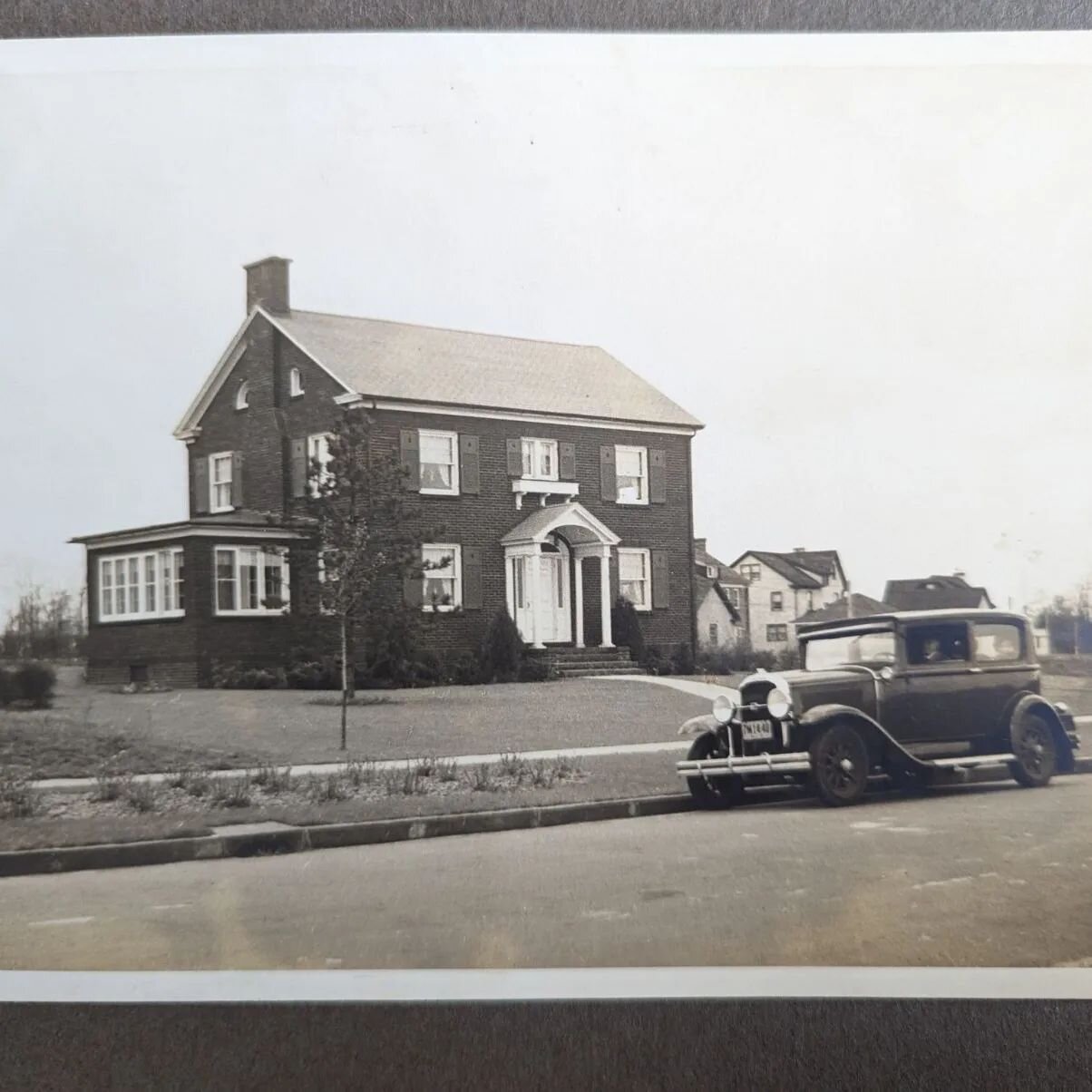 📢 CALL FOR VOLUNTEERS! 📢

We're looking for volunteers to help us staff this early 20th century Colonial Revival style house at @landmarksociety House &amp; Garden Tour!

It's Sunday, June 11. There are two shifts, 9:30-1:00 or 12:30-4:00. We provi