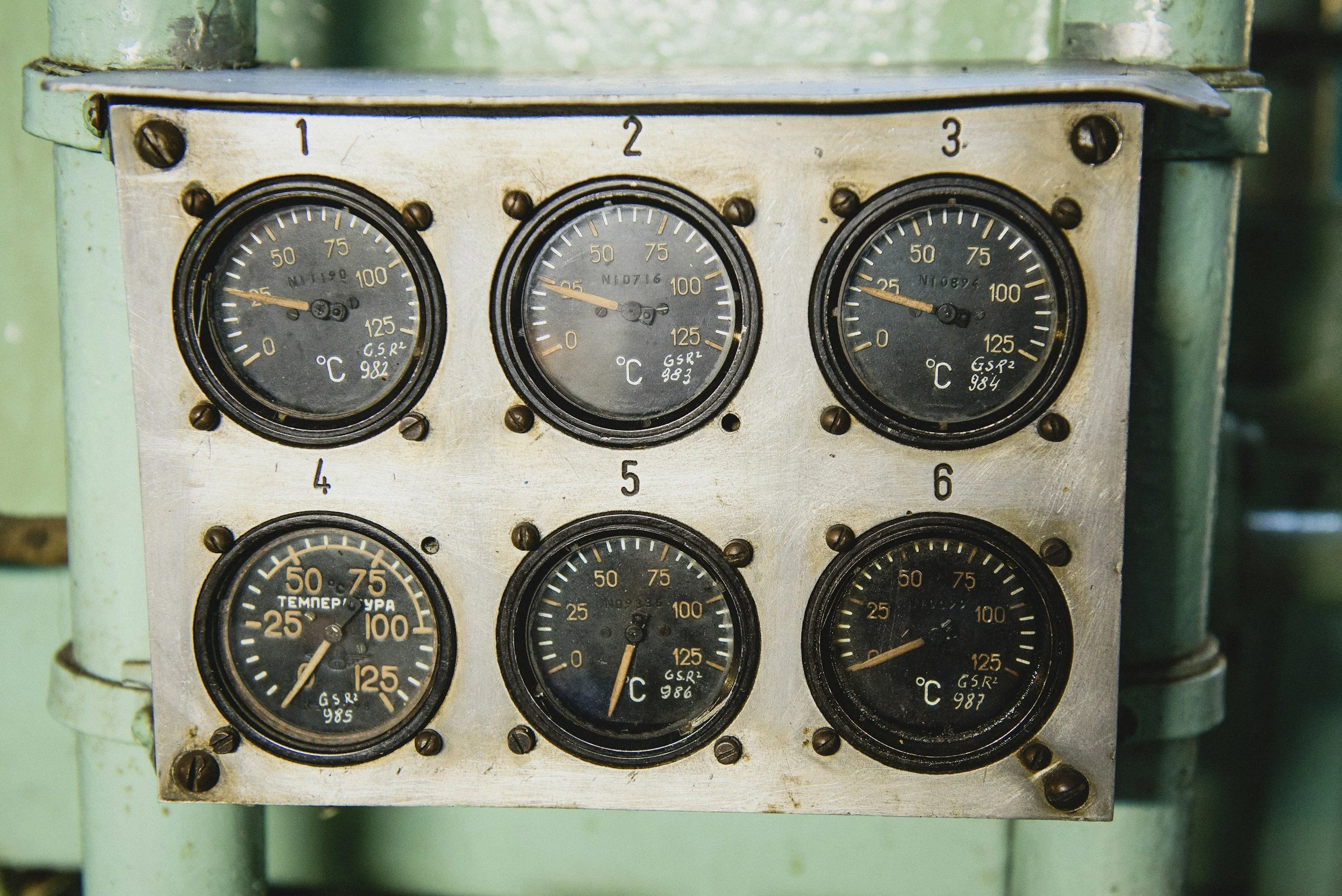Photo of a set of six temperature gauges.