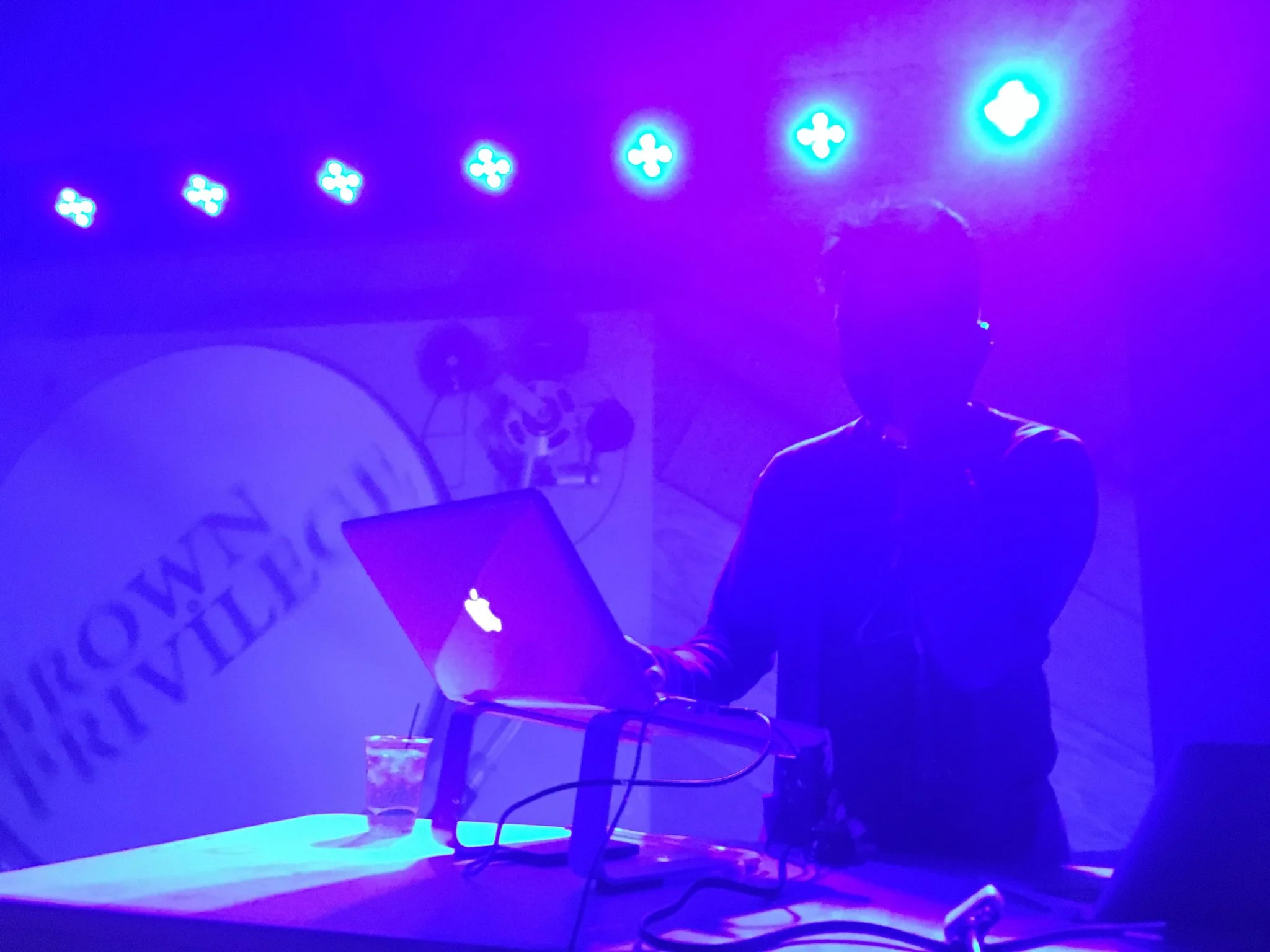 SAREEN-DJ_Pianos_purple-silhouette.JPG