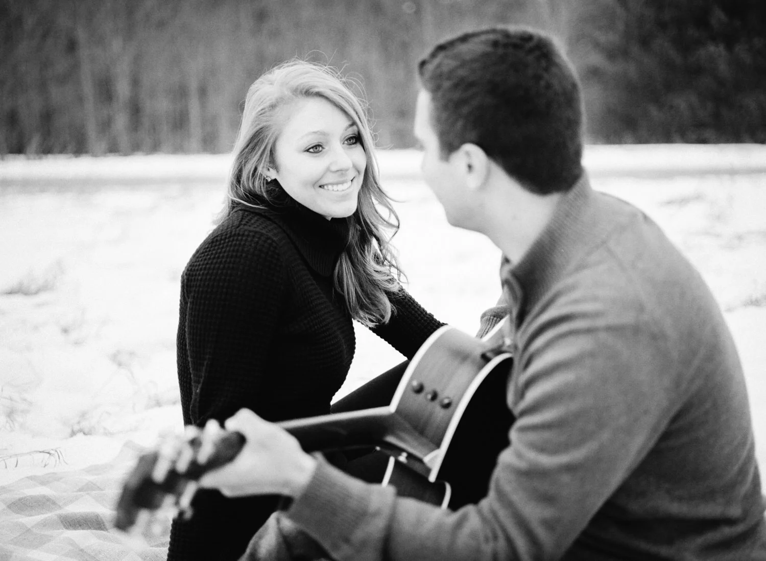042-wisconsin-winter-engagement-guitar.jpg