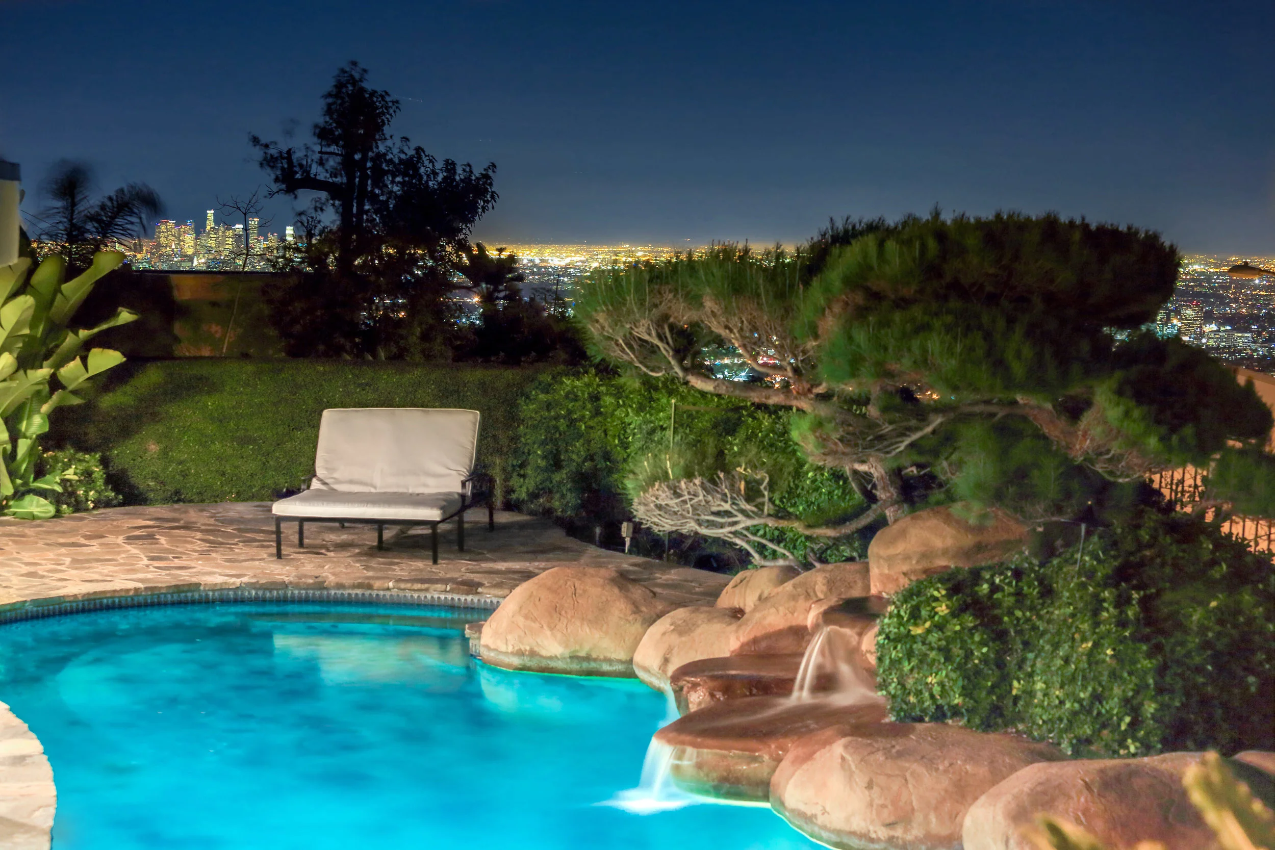 Pool - Skyline View.JPG