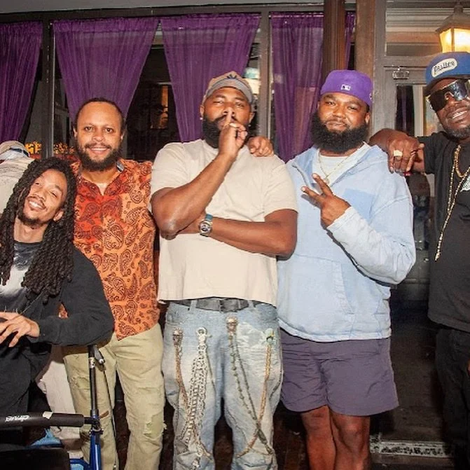 🍸Brooklyn!
Always good vibes, great drinks, and even better company! 🥃

#drinklounge #brooklyn #bkallday #cocktailbar #nyc
#CommunityVibes #SupportLocal #BarLife #CheersToYou #NeighborhoodLove #GoodTimes #bkcafe #DrinksWithFriends #BarCommunity #be