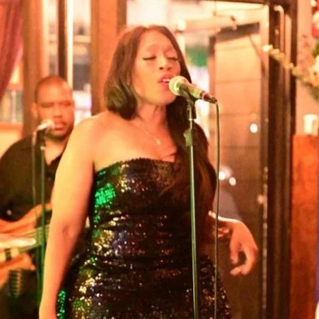 This is how grown &amp; sexy welcomes the new year. 🖤🥂
Brooklyn vibes
New Years Day With @lisasmilezband Live Band! 
January 1,
2026! 9pm🎶

#brooklyn #drinklounge #2026 #liveband #livemusic