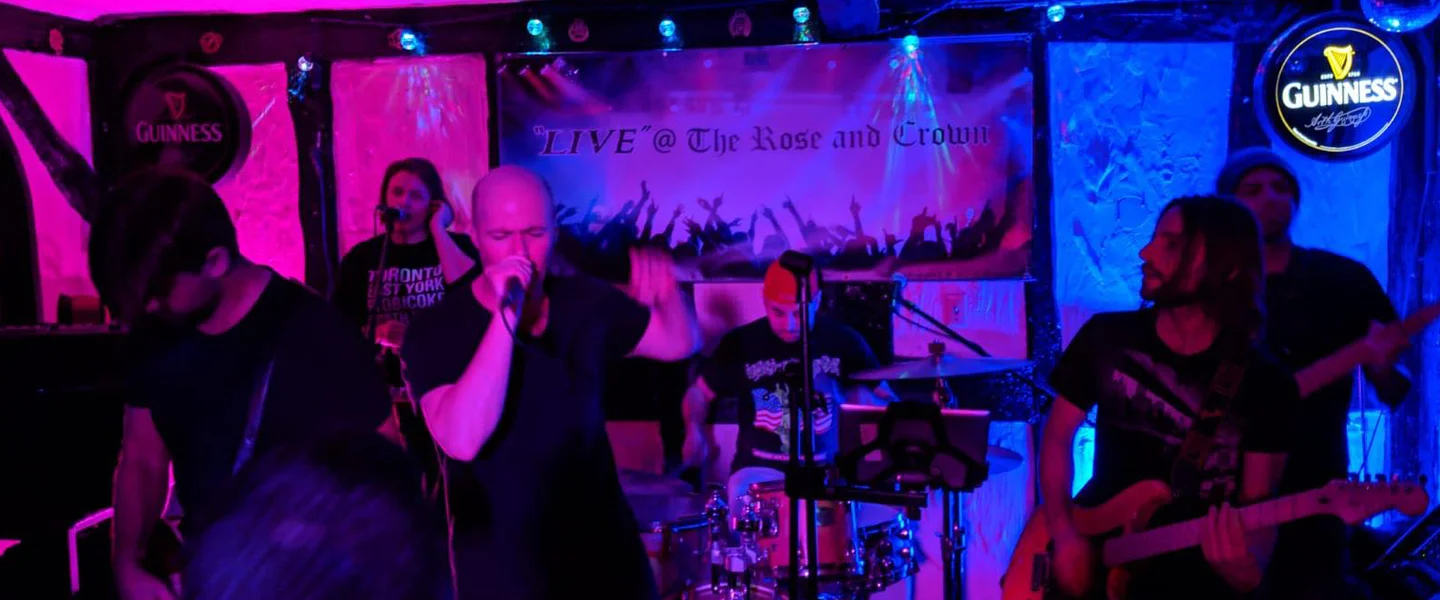 In Living Cover is a 6 piece cover band, hailing from Toronto, rocking out Funk, Rock and R&B covers that will have you dancing and singing along!