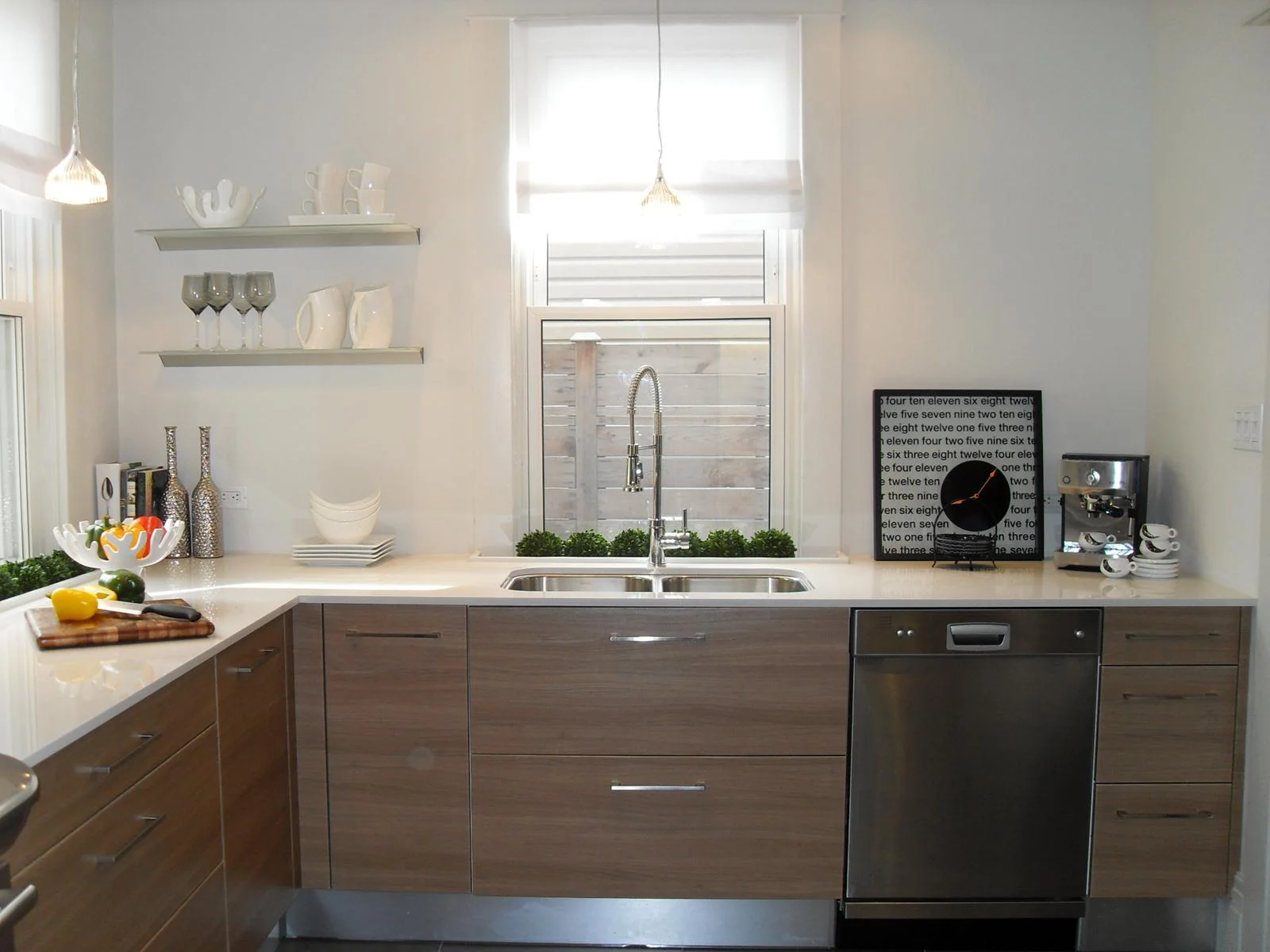 Kitchen 24 Pic 1.jpg