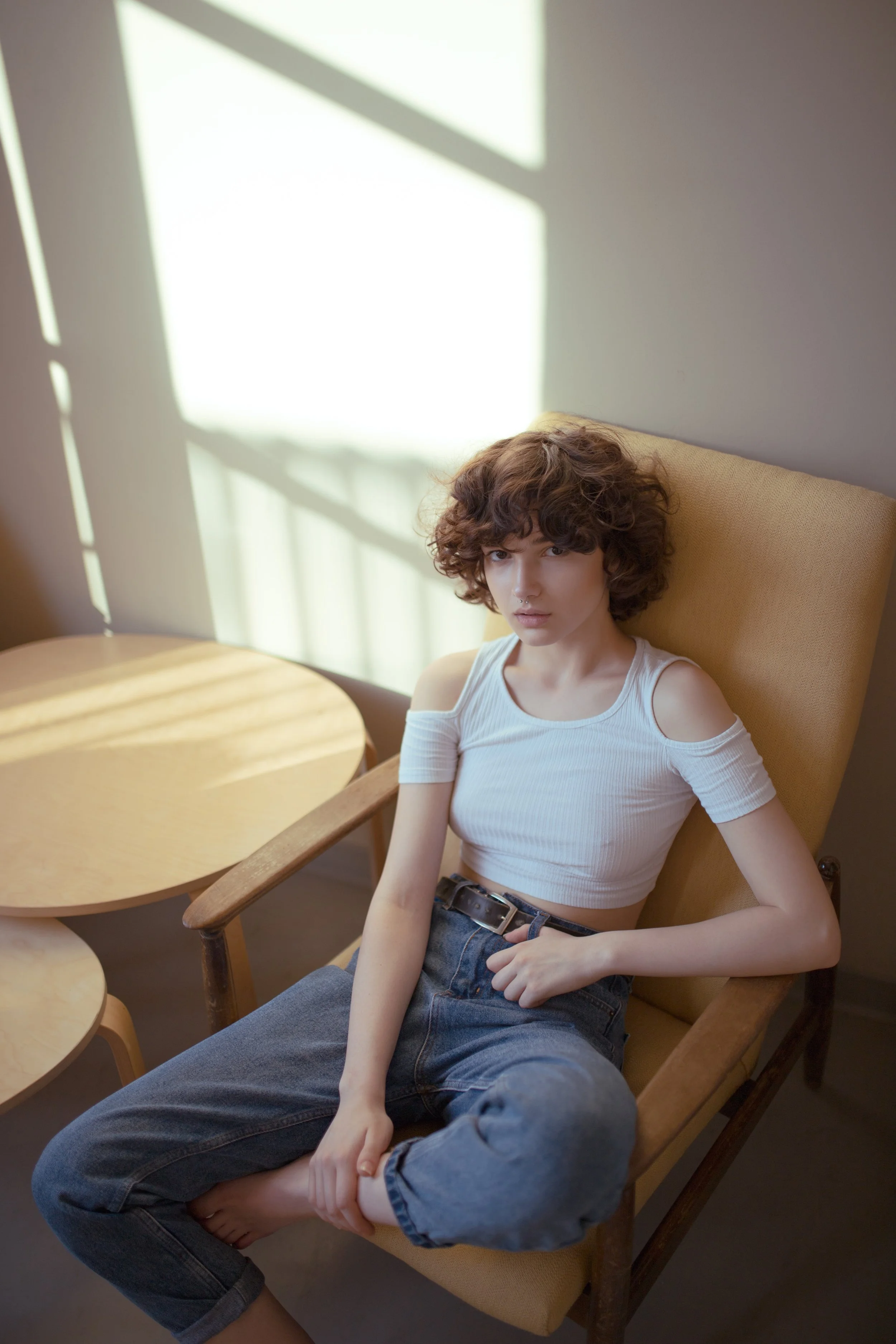 best lighting wall slash shadow redhead teen girl aiony-haust-vTIPblWkvaw-unsplash.JPG