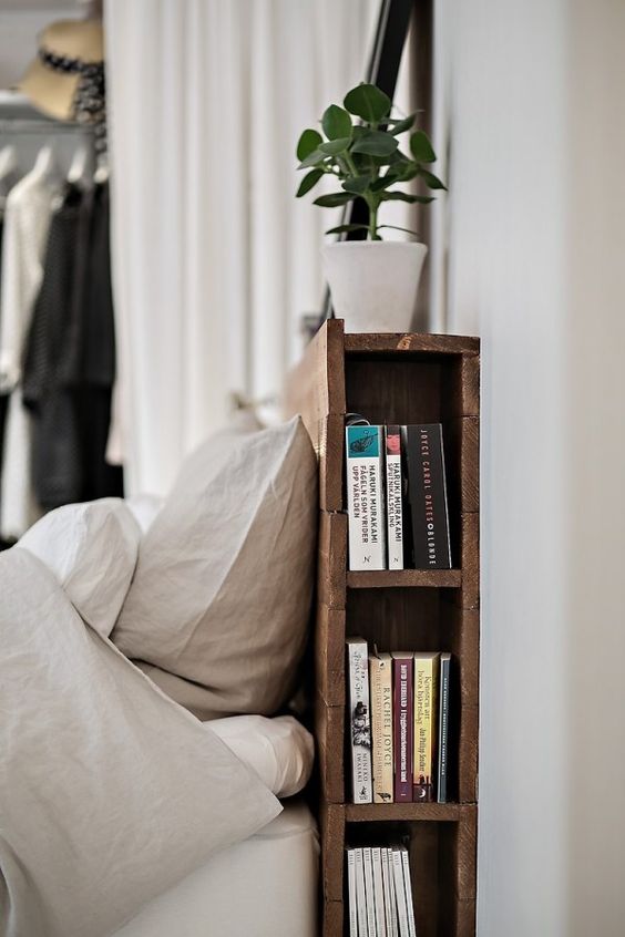 Bedhead doubled as bookshelf