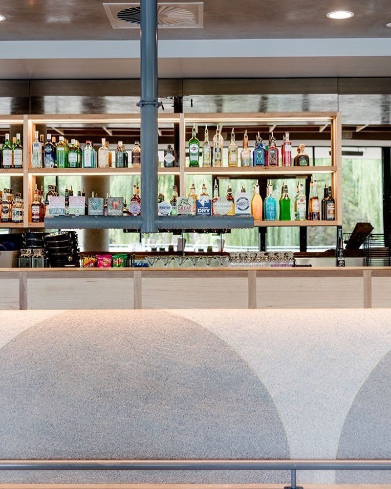 Creating patterns with Quartz Carpet on the bar fa&ccedil;ade at Badger and Co.