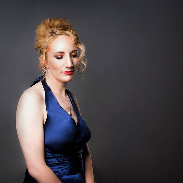 Another shot from the Beautiful Bethany's #makeoverphotoshoot which I really needed to share! I always love working with real everyday people who are not models because not only does it bring a different dynamic to the shoot, but I love to help people really see their beauty or handsomeness and feel confident. That buzz that comes from improved self-esteem, walking a little taller, putting yourself out there for things you wouldn't have otherwise done...
Would you ever have a makeover photoshoot? 📸
Use an emoji to show me how you feel in the comments below! 😍😥😴🤒😎🙌😵🙊😪💇👏👌
Can't wait to see what you think!
👗Clothing as selected by the client - Bethany
💄Hair & Makeup by the wonderful Clare - @teamvigilanteboutique
📷Photography, Posing & Editing - @lizzybiggsphotography
🎞 Studio - @Pathway_studio
🌍Proud to be supporting local and helping people to be their best self! 👸
#chesterindependents #elegantphotoshoot #teamvigilanteboutique #chestermakeupartist #chesterphotographer #lizzybiggsphotography #makeoverphotography #makeoverphotoshoot #chestercreatives