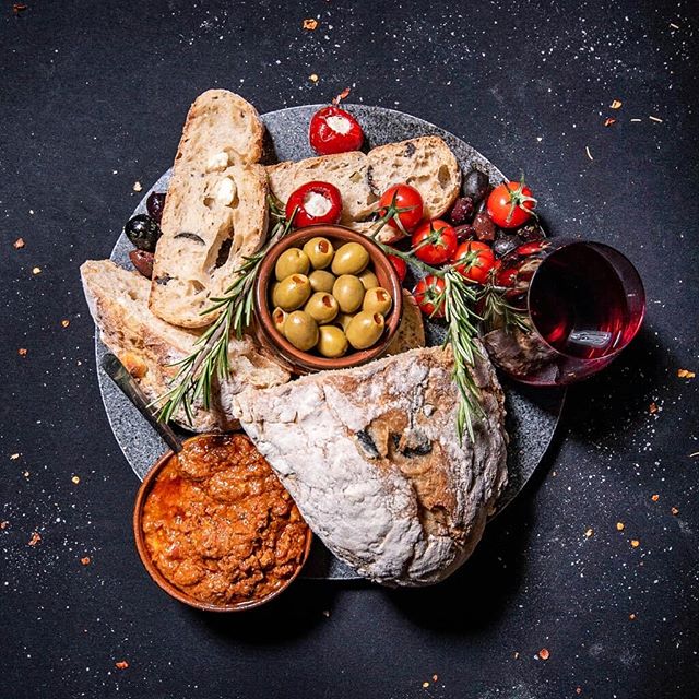 When you can't be on an island, then a good old smorgasbord of bread, tapenade, olives, tomatoes and cheese with red 🍷 obviously helps home feel more like a holiday!

What's your fav ingredient for a platter or with bread? I wonder if cheese will wi