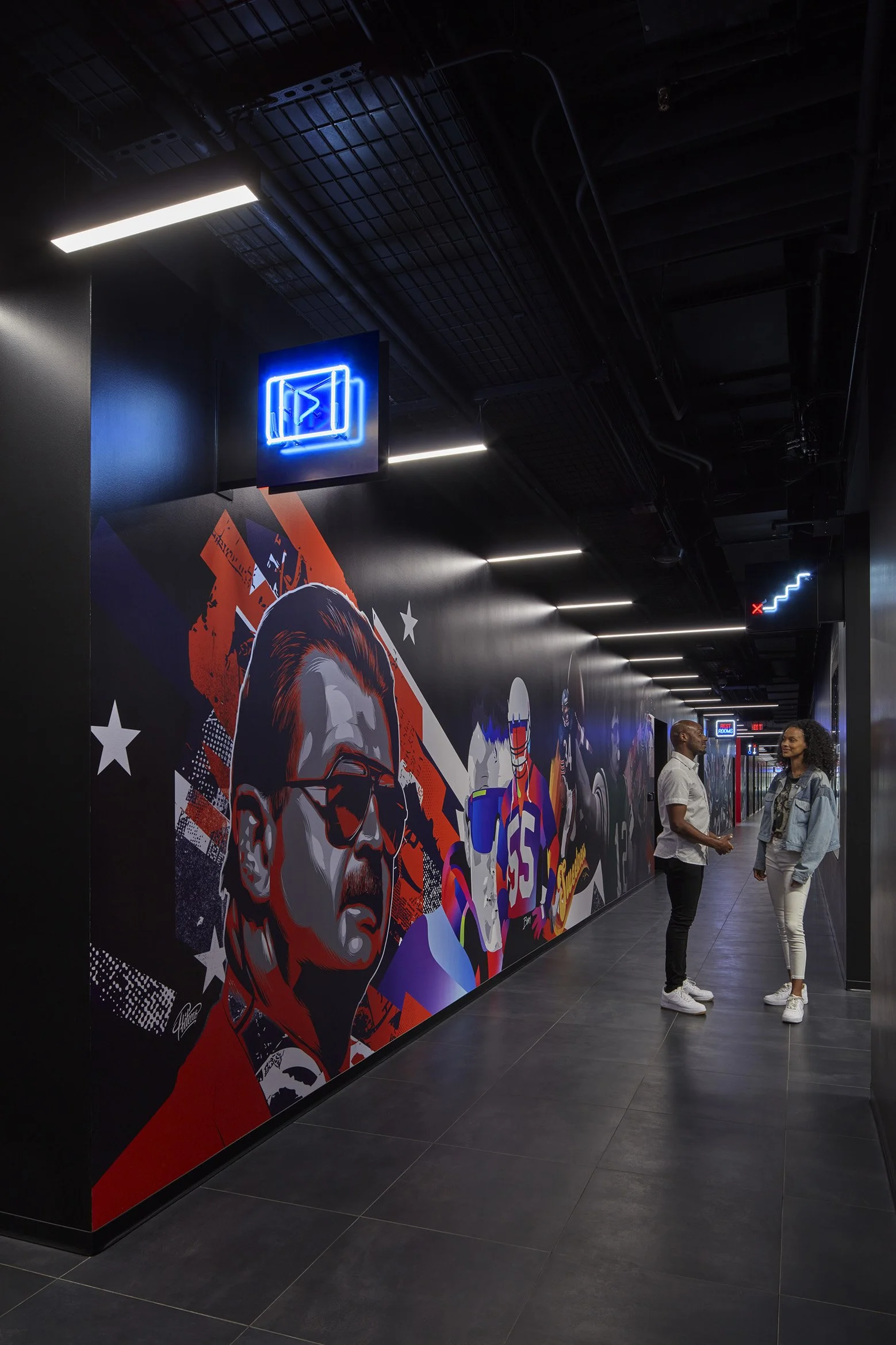 11 - Tech - Art Hallway - NFL15805.jpg