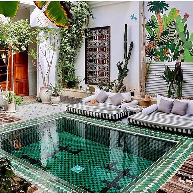 Total chill vibes at this AirBnB in Marrakech 🌱 We love outdoor living at The Vibe Project!
📸@alexfilipo
