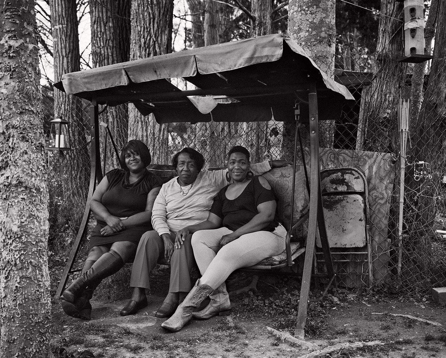 dinah with her mother vergie and her sister marie in vergie's garden.