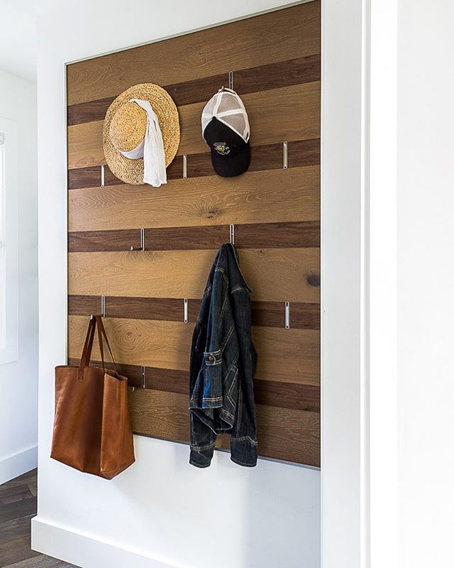 Our custom hook wall in action in its California home. Form follows function! (Photo cred @daviddlivingston)
#mudroom #interiordesign #interiors #artwall #hookwall #pursuepretty #formfollowsfunction #lovethehomeyourewith #remodel #remodeling #remodel