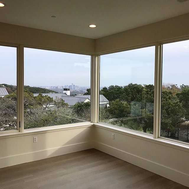 Beginning tomorrow this view will be appreciated EVERY day! Congrats to our clients on move-in day!
.
.
.
#moveinday #beautifulhomes #beautifulhouse #newhouse #newhome #interiors #interiordesign #austininteriordesigner #architecture #pursuepretty #vi