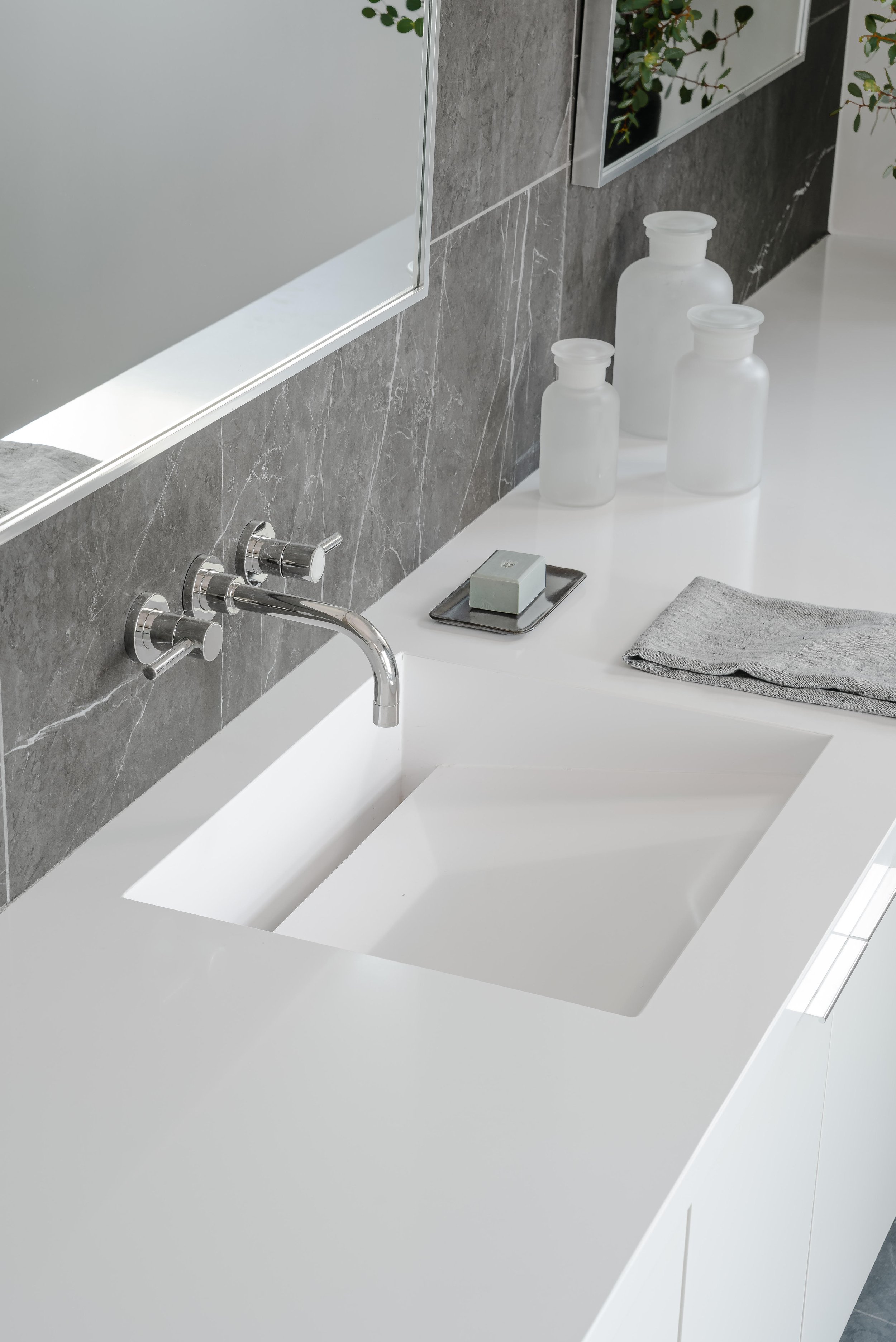 White Quartz Integral Sink