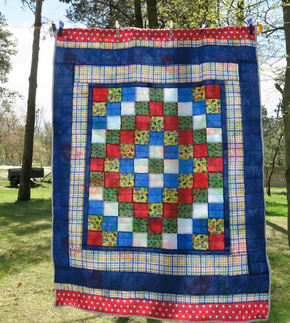 33 Center of top donated by a friend in AZ. I added borders to make it a European twin size.
