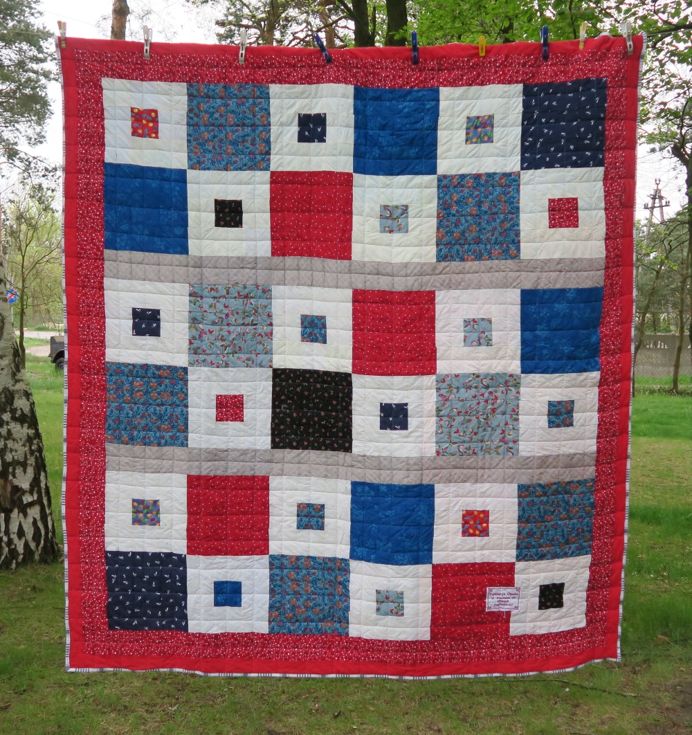 60 A friend from AZ, USA made the top. I added only the outer border.