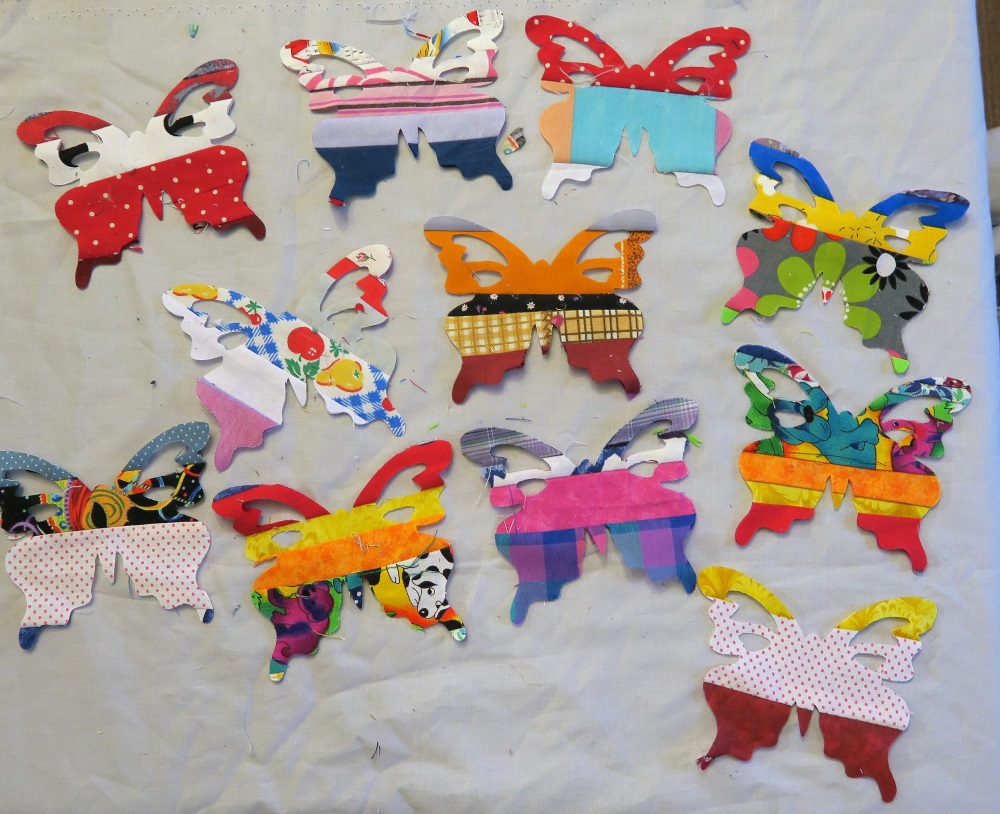 These are what I made last week. I have some nice fabric pieces to make some more this week. Hope to show how I did it in the next installment of this "Strings" project.