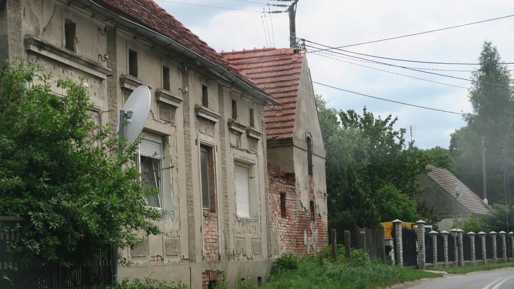 When you get away from the big cities, seeing these older places like this is not unusual.