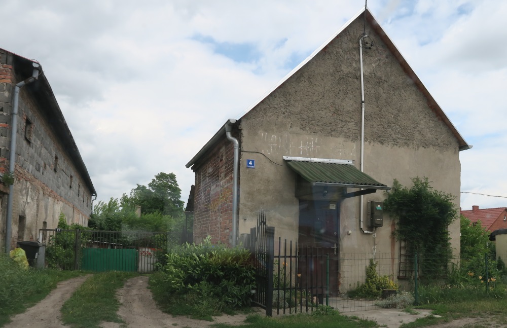 Close to our destination, there was this little house that looked so village-like.